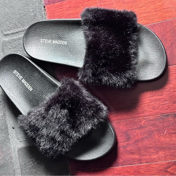 Furry Steve Madden Slides Black Slip On Size 7 S/M - Picture 5 of 7